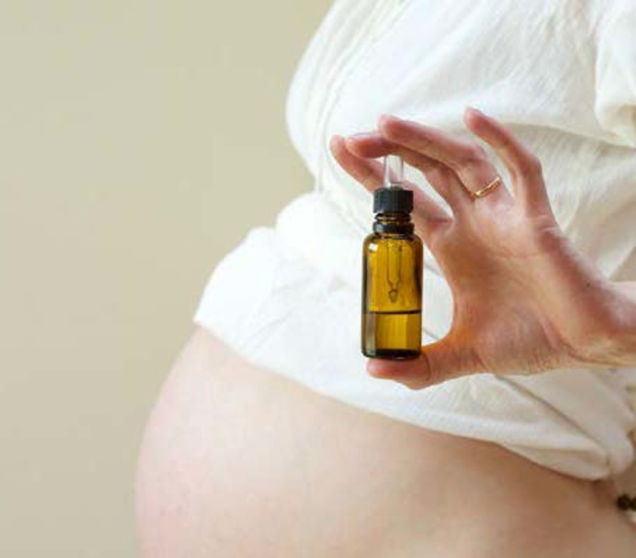 Aromaterapia e gravidanza si o no? Ma si possono usare gli oli essenziali in gravidanza?