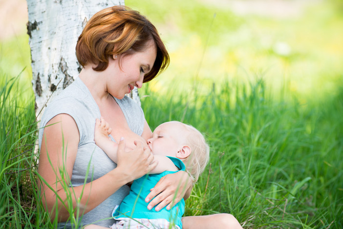 Allattare in pubblico: un diritto per tutte le mamme